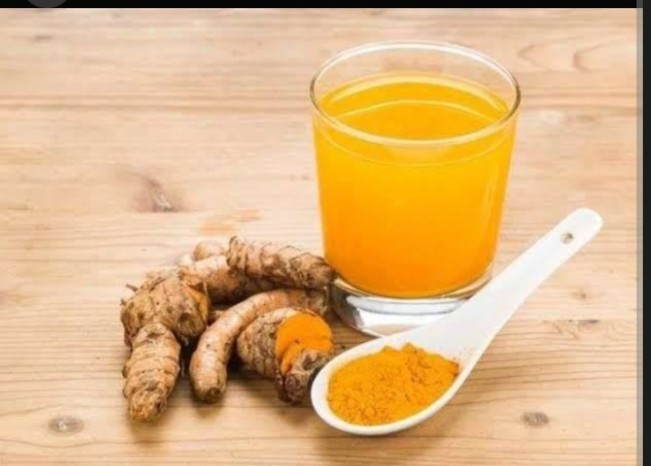 Minum Air Kunyit Setiap Hari Ternyata Miliki Efek Samping: Ini 7 Bahaya yang Ditimbulkan